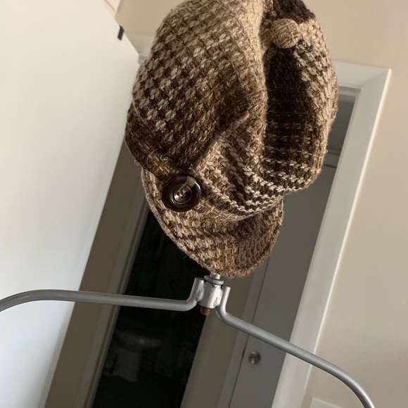 Hat - Picture 7 of 8